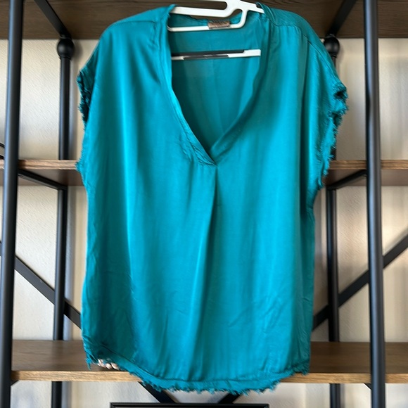 Silky Jewel Green Top - Picture 1 of 7